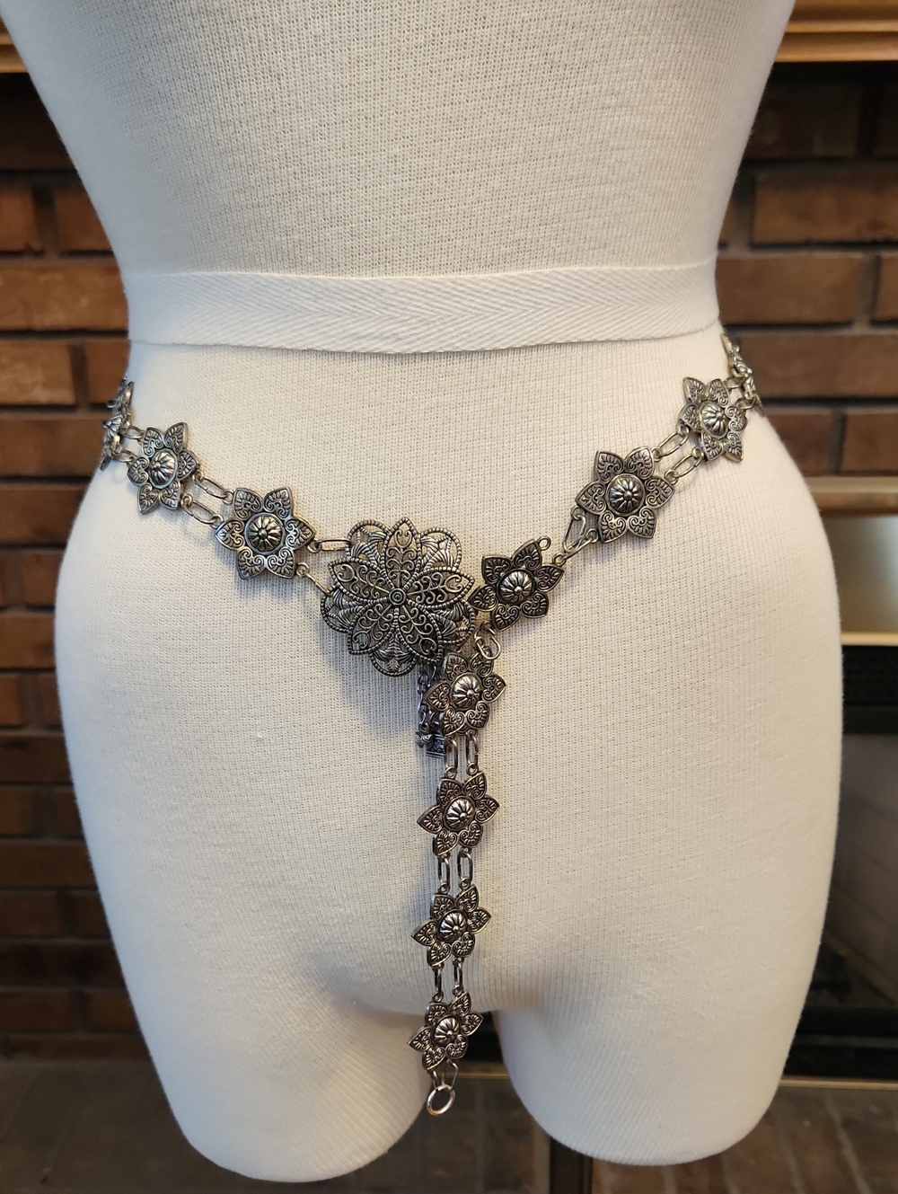 Ornate Floral Silver-Tone Waist Chain Belt Boho Western Charms Attached Festival